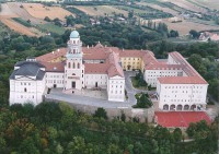 /album/fenykepgaleria/a800px-pannonhalma-bences-apatsag-jpg/